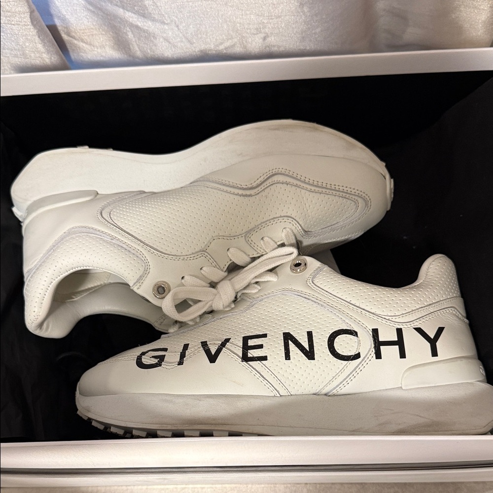 π€ Authentic Givenchy GIV Runner Logo Sneakers White 7 37 π€ - Picture 2 of 15